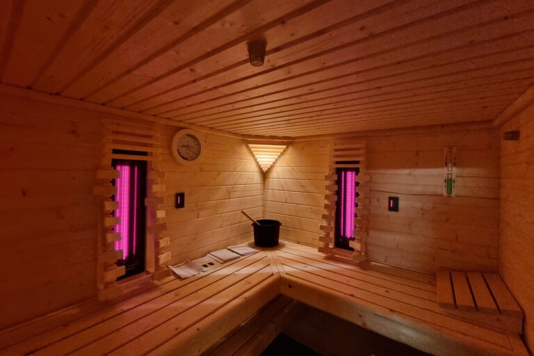 Ihre maßgeschneiderte Sauna wird fertiggestellt und ist bereit für den ersten Saunagang an Ihrem Liebslingsort.